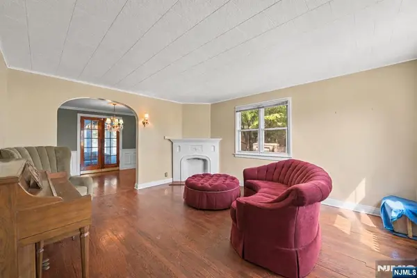 10 Sussex Road, Clifton, NJ 07012