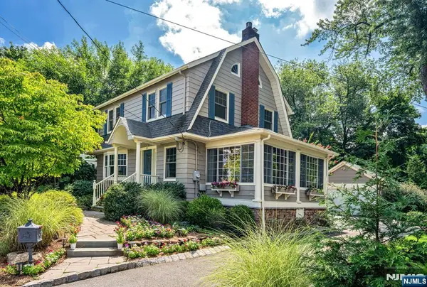 77 Lake Avenue, Midland Park, NJ 07432