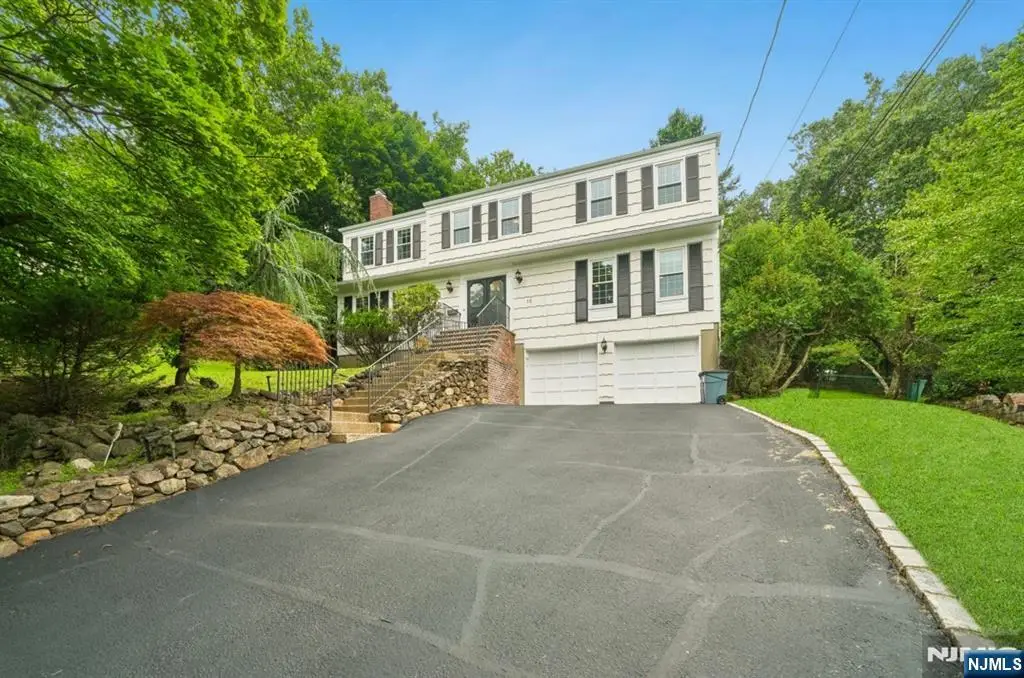 15 Mount Vernon Court, Livingston, NJ 07039 - #1