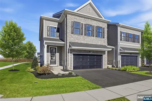 22 Arlington Place, Oakland, NJ 07036
