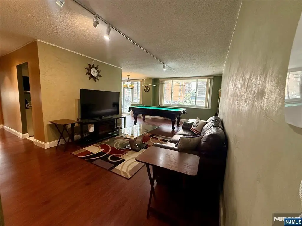160 Overlook Avenue 4D, Hackensack, NJ 07601 - #1