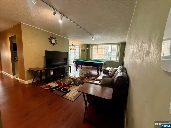 160 Overlook Avenue 4D, Hackensack, NJ 07601
