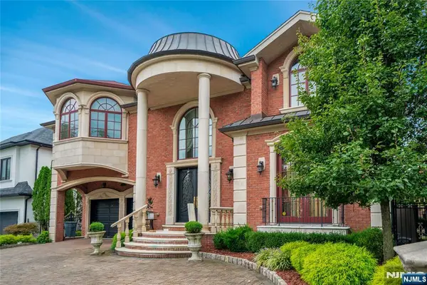 2 Euclid Road, Fort Lee, NJ 07024