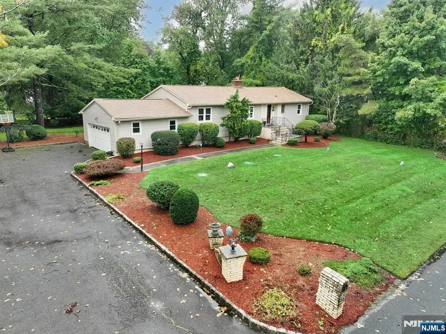 331 Forest Glen Avenue, Franklin Lakes, NJ 07417 - #2