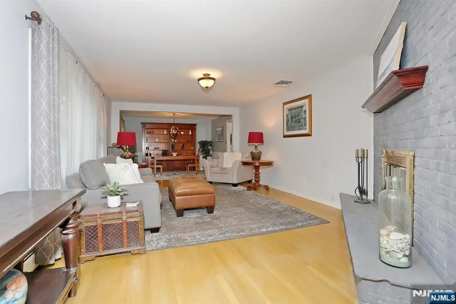 331 Forest Glen Avenue, Franklin Lakes, NJ 07417 - #3