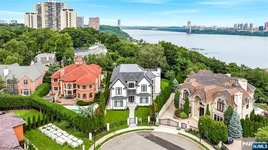 4 Crescent Court, Fort Lee, NJ 07024 - #3