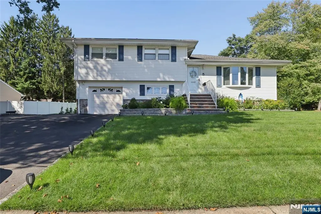 5 Viewpoint Road, Wayne, NJ 07470 - #1