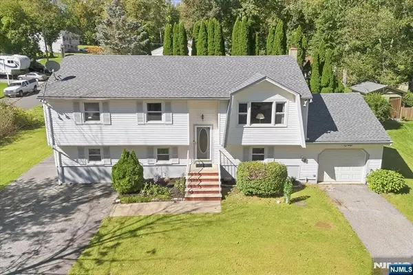 7 Paradise Trail, Vernon, NJ 07460