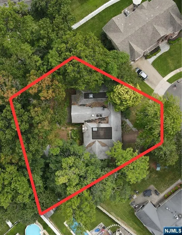 380 5th Court, River Edge, NJ 07661