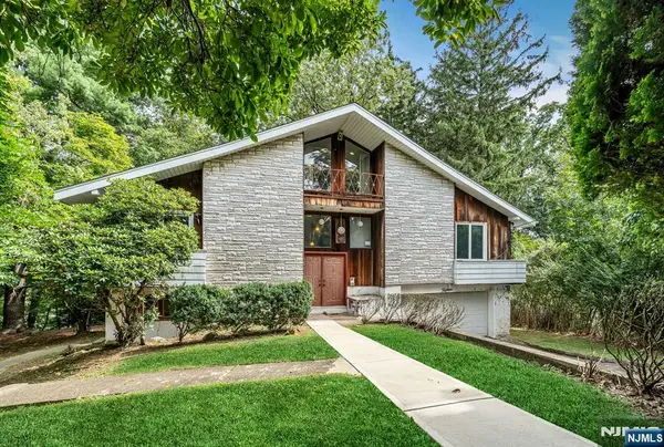 15 High Court, Little Falls, NJ 07424