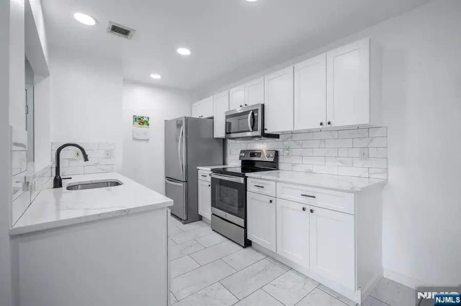 400 Crown Court 571, Edgewater, NJ 07020 - #3
