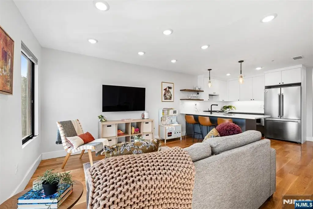 22 Lincoln Street 3, Jersey City, NJ 07307 - #1