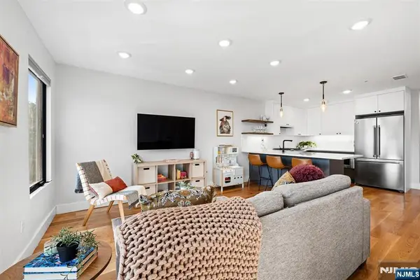 22 Lincoln Street 3, Jersey City, NJ 07307