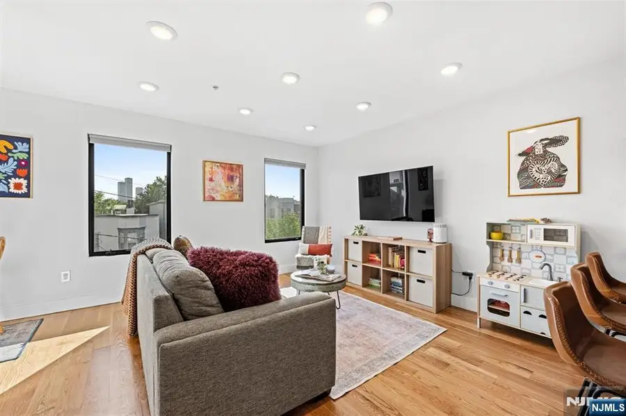 22 Lincoln Street 3, Jersey City, NJ 07307 - #3