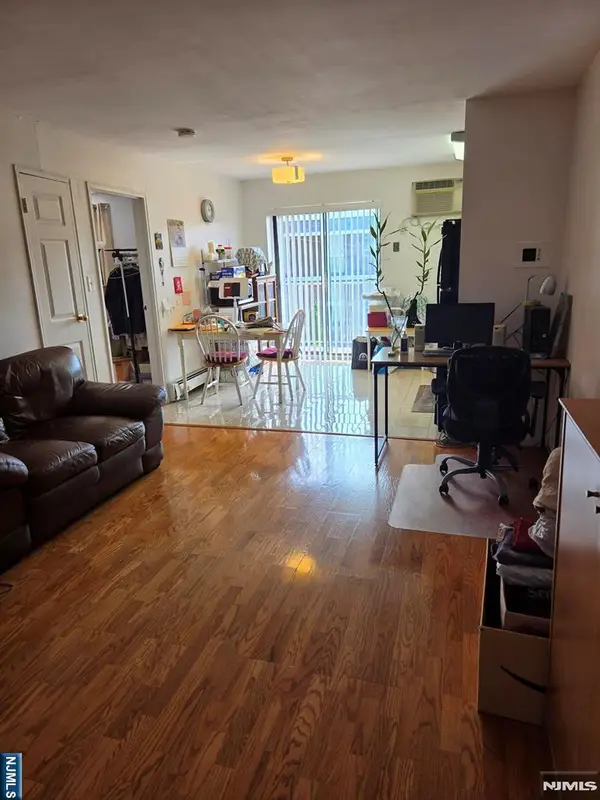 201 12th Street 15, Palisades Park, NJ 07650
