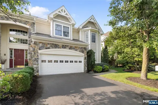 12 Timberline Lane, Oakland, NJ 07436