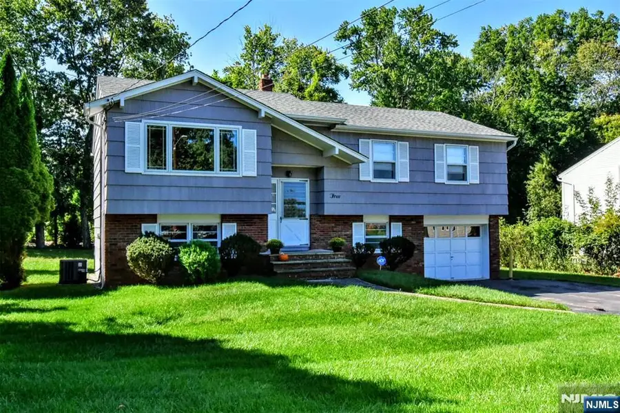 3 Richard Court, Butler, NJ 07405 - #2