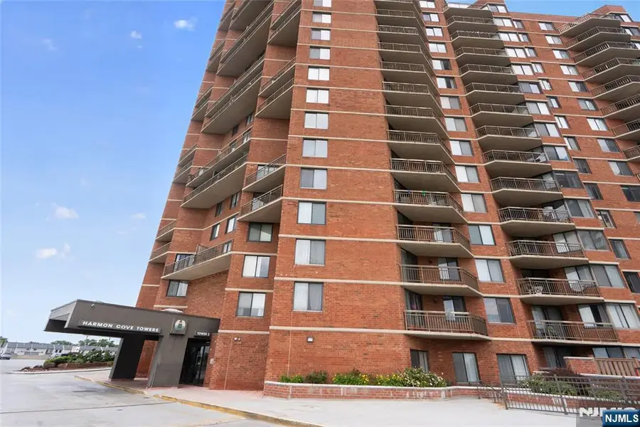 1020 Harmon Cove Tower 1020, Secaucus, NJ 07094 - #3