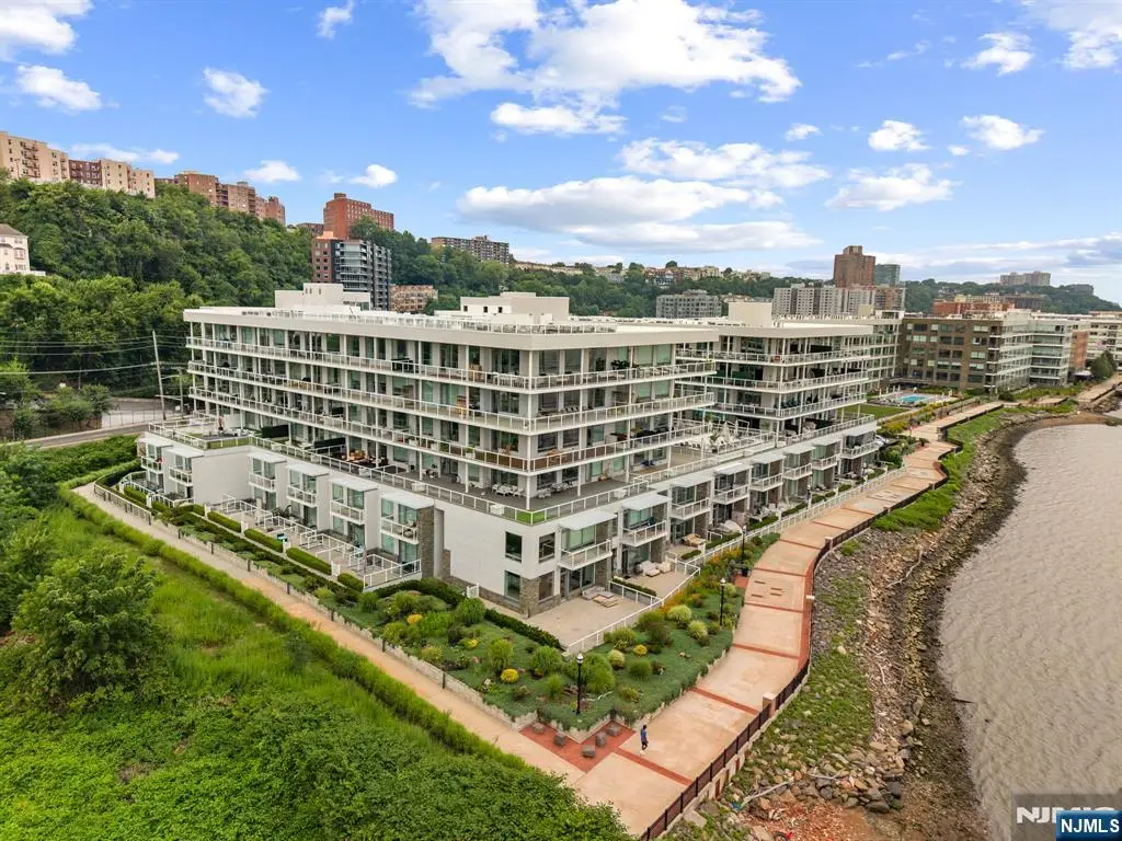 3 Somerset 307, Edgewater, NJ 07020 - #1