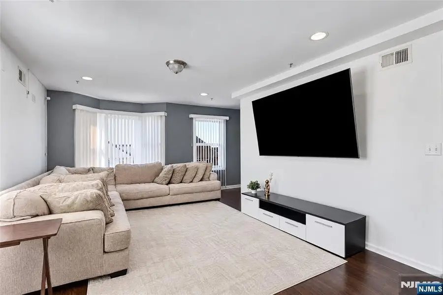 8512 Smith Avenue, North Bergen, NJ 07047 - #2