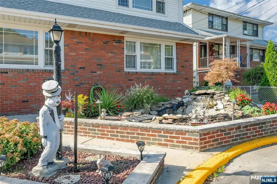 9 Carlen Court, Fairview, NJ 07022 - #3