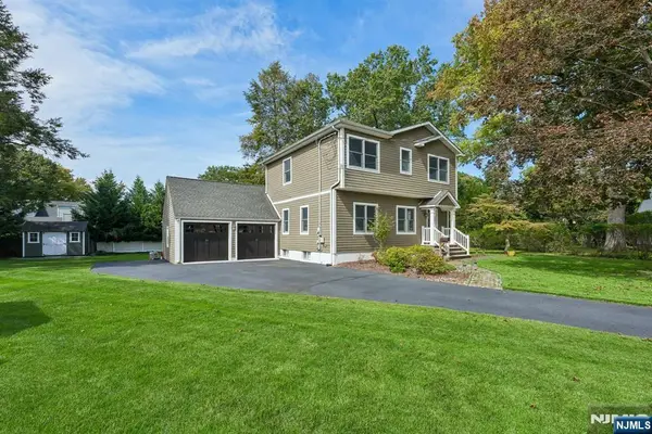 1062 Evergreen Court, New Milford, NJ 07646