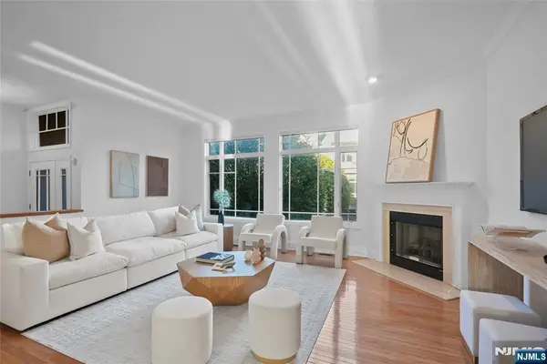 105 Hudson Cove, Edgewater, NJ 07020