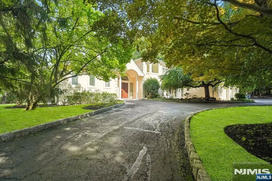 19 Scott Court, Allendale, NJ 07401 - #2