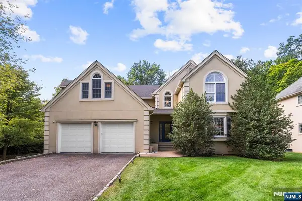 8 Ashland Street, Caldwell, NJ 07006