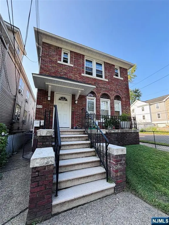 215 Totowa Avenue, Paterson, NJ 07522