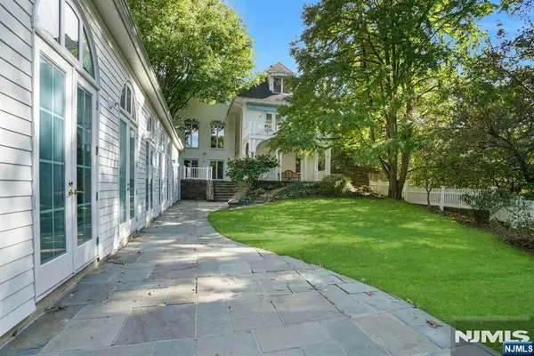 526 Knollwood Road, Ridgewood, NJ 07450