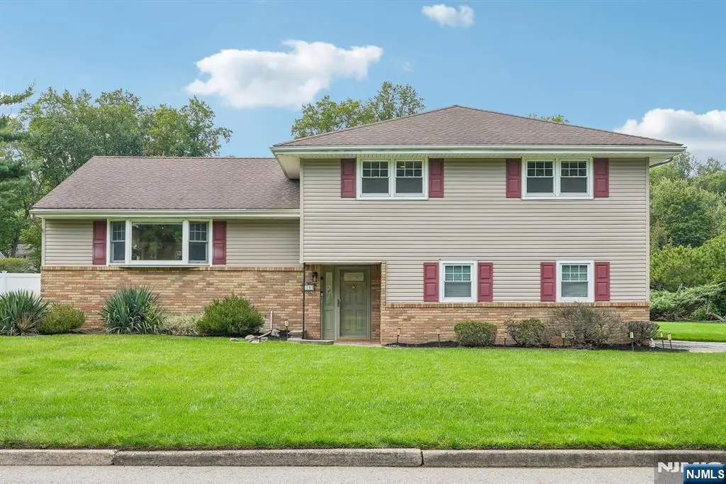 18 Dogwood Lane, Montvale, NJ 07645 - #1
