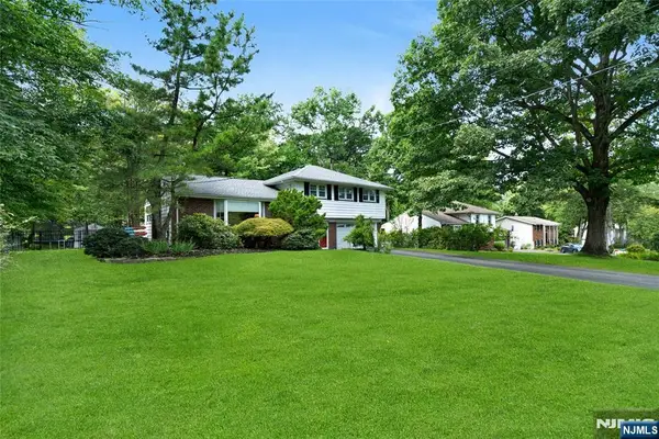 33 Douglas Drive, Montville Township, NJ 07082