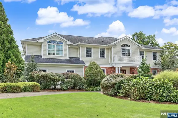 359 Lakeview Drive, Wyckoff, NJ 07481