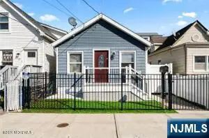20 Highland Avenue, Keansburg, NJ 07734