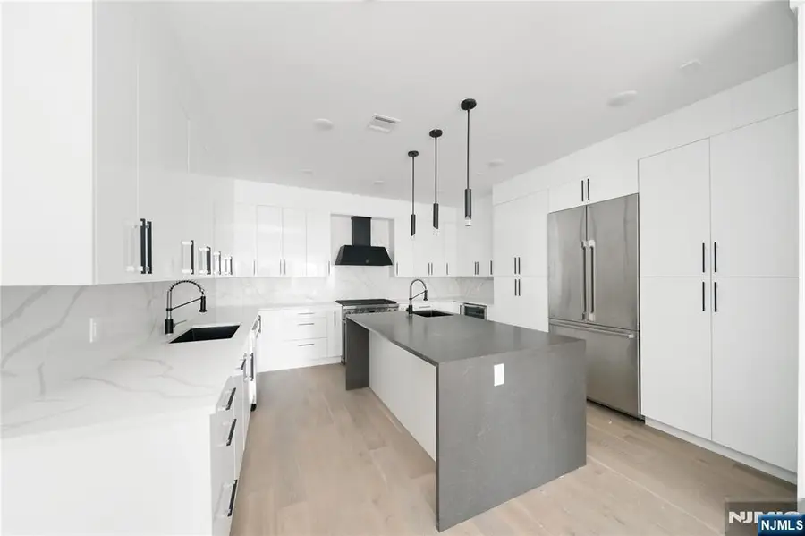 728 Undercliff Avenue, Edgewater, NJ 07020 - #3