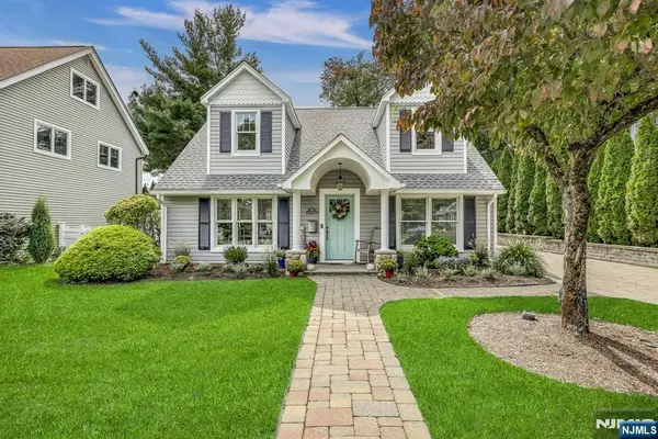 91 Spruce Street, Midland Park, NJ 07432