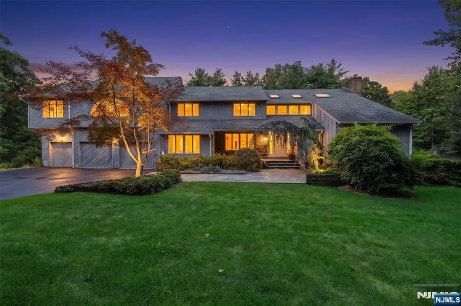 22 Angela Court, Woodcliff Lake, NJ 07677 - #2
