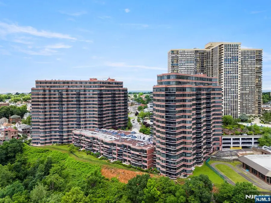 100 Carlyle Drive VILLA P- 6, Cliffside Park, NJ 07010 - #2