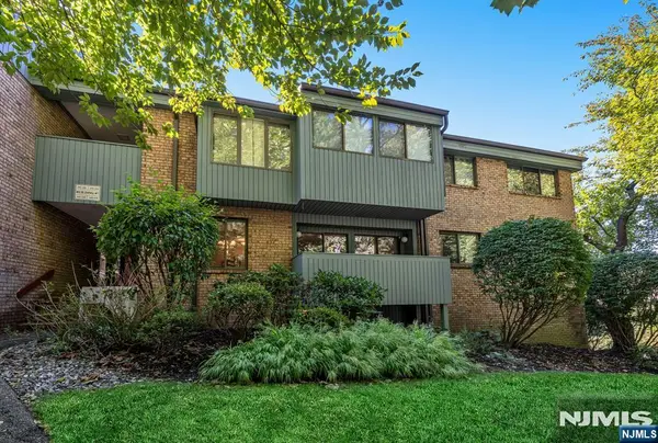 141 Indian Hollow Court, Mahwah, NJ 07430