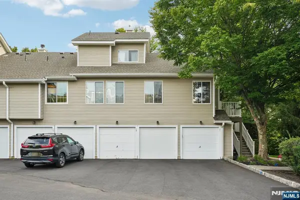 11 Stevens Court, Bedminster, NJ 07921