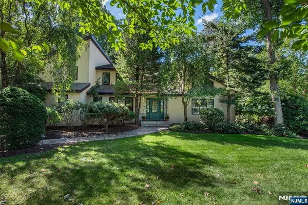 15 McDonough Place, Caldwell, NJ 07006