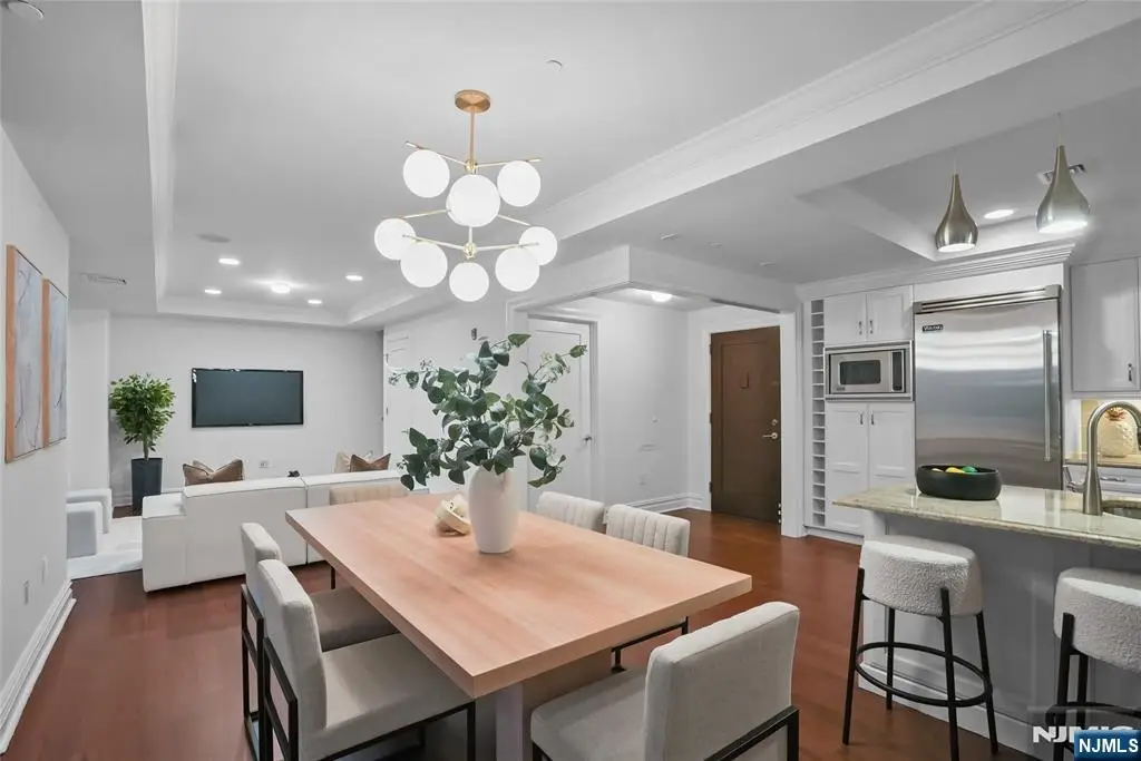 22 Oxford Landing, Weehawken, NJ 07086 - #1