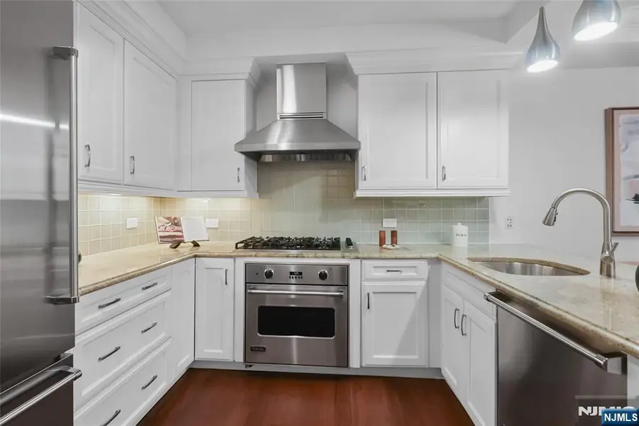 22 Oxford Landing, Weehawken, NJ 07086 - #2