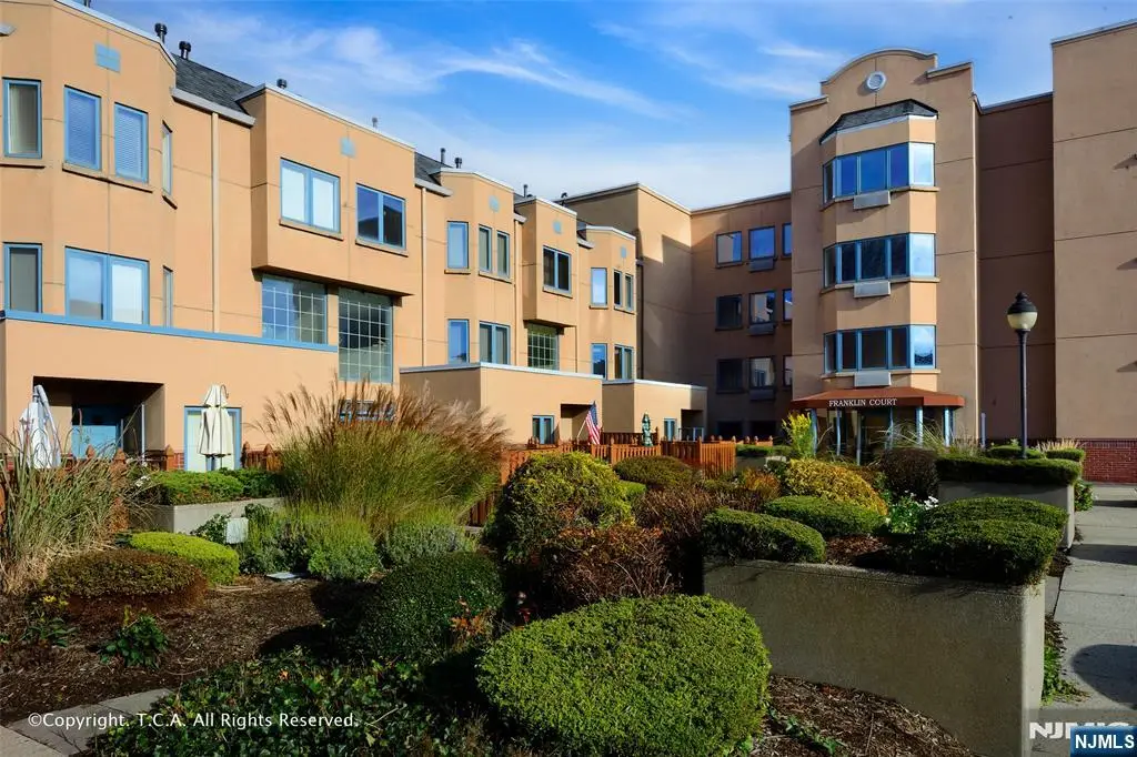 302 Franklin Court 302, Edgewater, NJ 07020 - #1