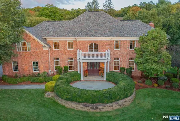 19 Mettowee Farms Court, Upper Saddle River, NJ 07458