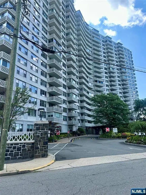 2100 Linwood Avenue 3F, Fort Lee, NJ 07024