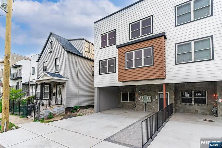 643 S 10th Street, Newark, NJ 07108 - #3