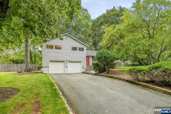 46 Standish Road, Hillsdale, NJ 07642