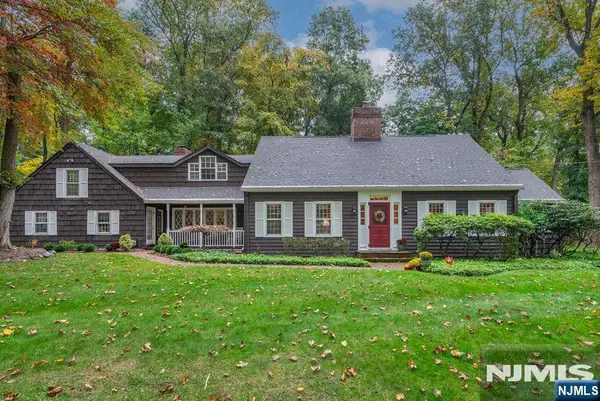 16 Plymouth Drive, Upper Saddle River, NJ 07458
